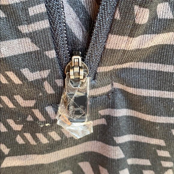 Under Armour loose heatgear men’s large NWOT - Picture 3 of 9